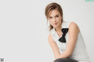 A woman in a pink tank top posing for a picture.